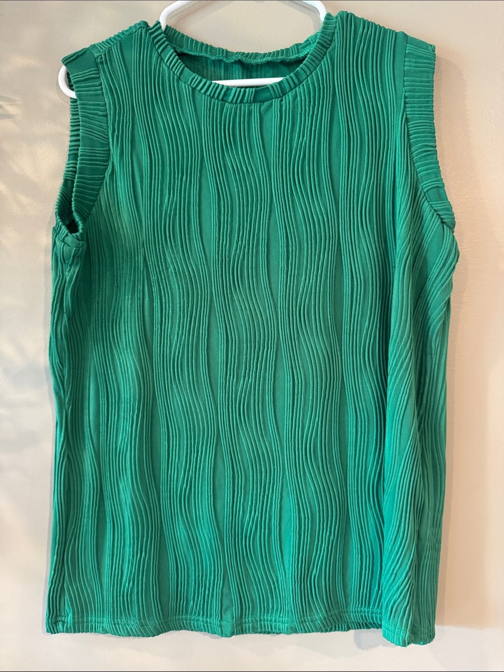 Green Textured Sleeveless Top - Picture 2 of 3